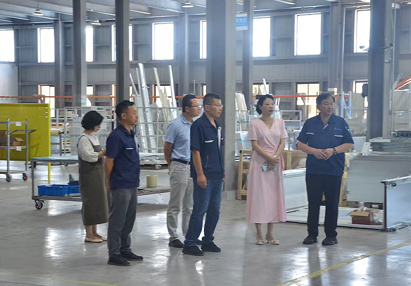 Li Na, Deputy District Mayor of Jiujiang District, and her delegation visited the company for research and discussion